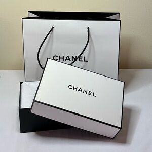 CHANEL Gift box with shopping bag